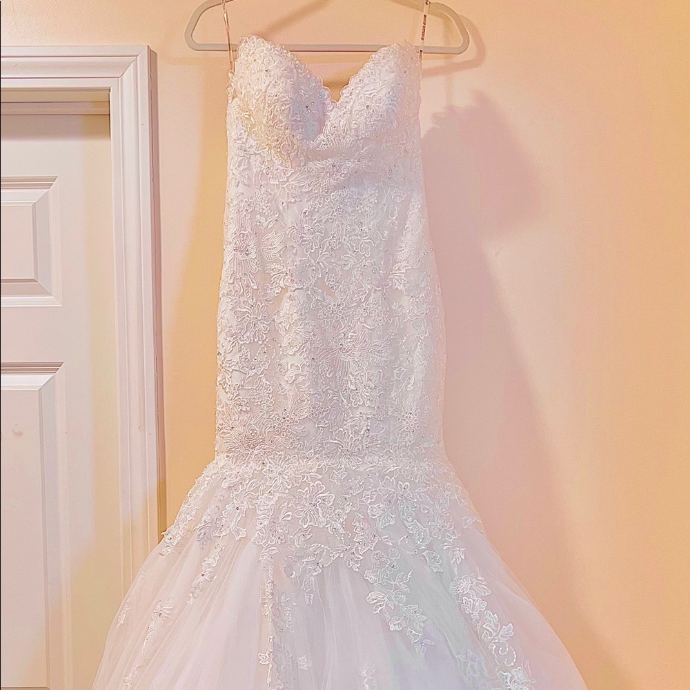 Wedding Dress with Original Bagging. - Picture 1 of 6